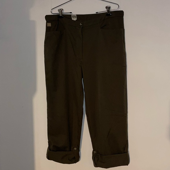 Tilley Endurables dark khaki trousers convert to cropped - Picture 5 of 7